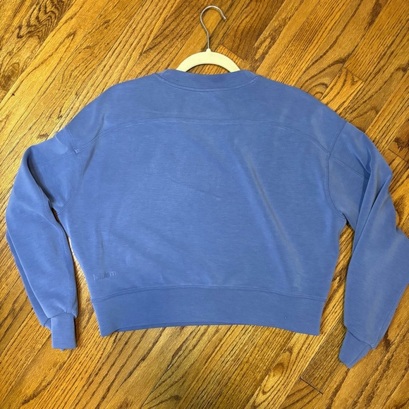 Women’s Lululemon Softstreme Perfectly Oversized Cropped Crew size 4. Pitch blue - Picture 4 of 6